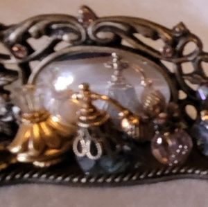 Sweet romance perfume tray pin